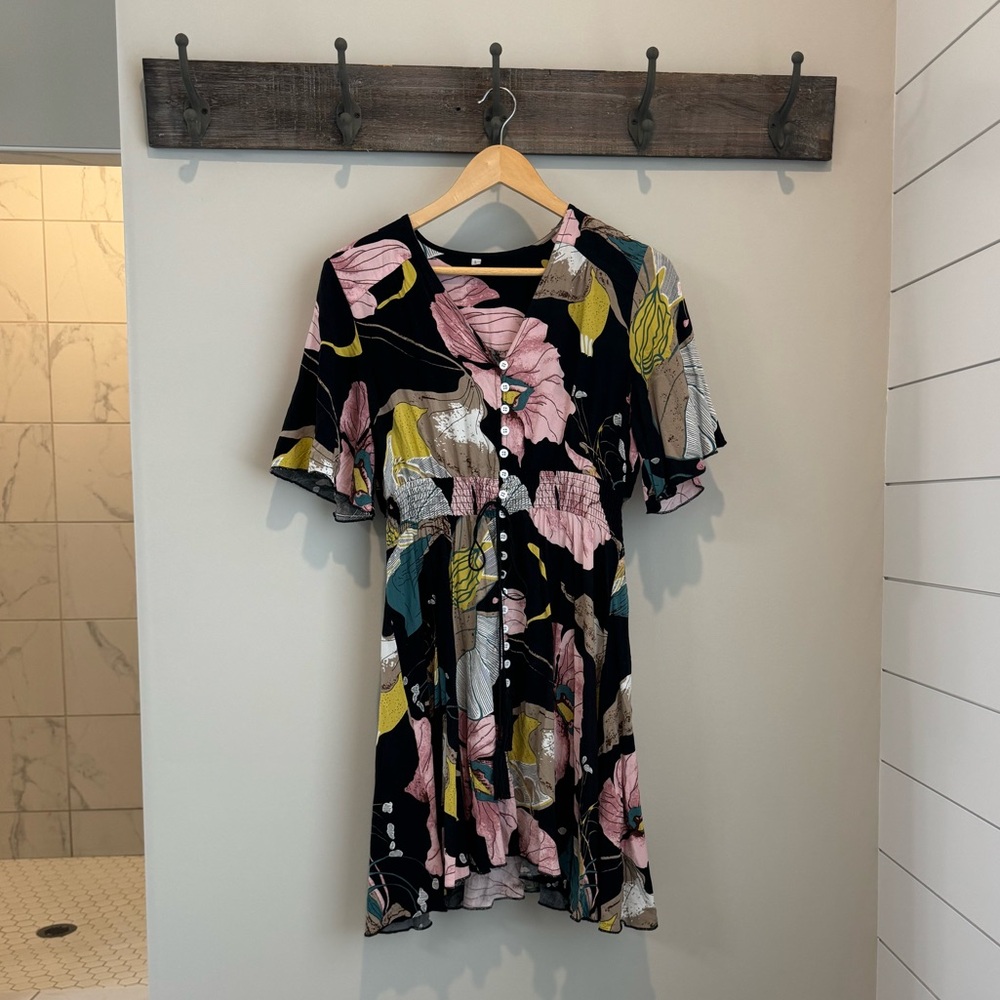 Black floral flowy dress with short sleeves right above knee with buttons - L